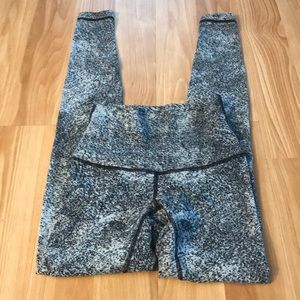 Lululemon Wunder Under Legging Size 4